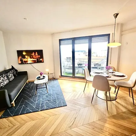 Convenient 1br With Terrace&parking Included Apartment