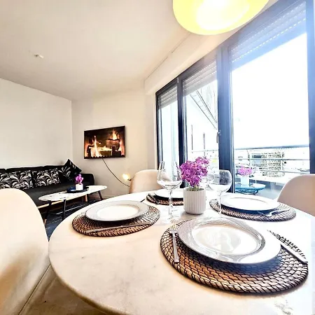 Apartment Convenient 1br With Terrace&parking Included *